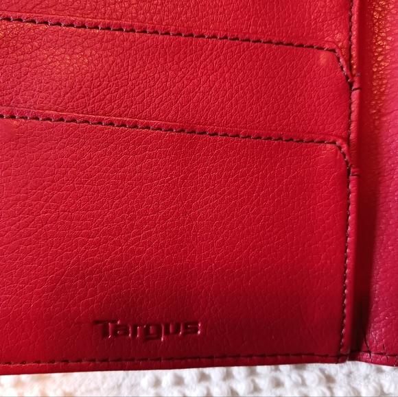 Amazon Kindle w/Case - Picture 9 of 10